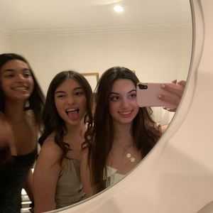 Meet your Posher, Caroline